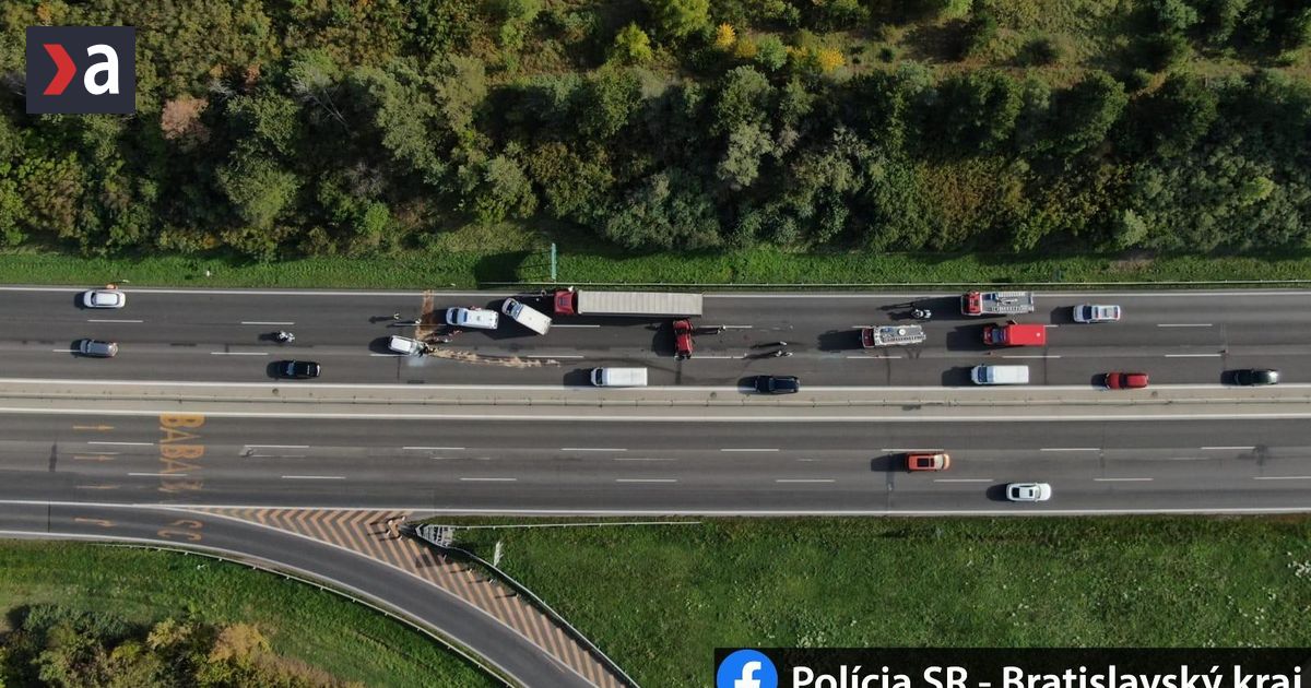 Na diaľnici D1 v smere na Trnavu je pre nehodu 8 kilometrová kolóna